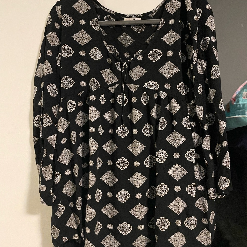 Amuse Society Black and Cream Patterned Blouse